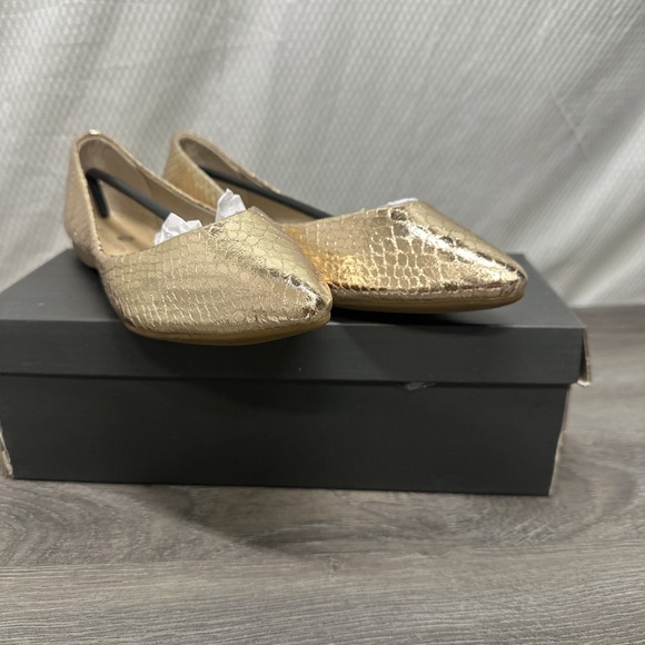 Gold Metallic Snake Flats Embossed Pointed Toe Flats Shoes Size 6 Faux Leather - Picture 2 of 6